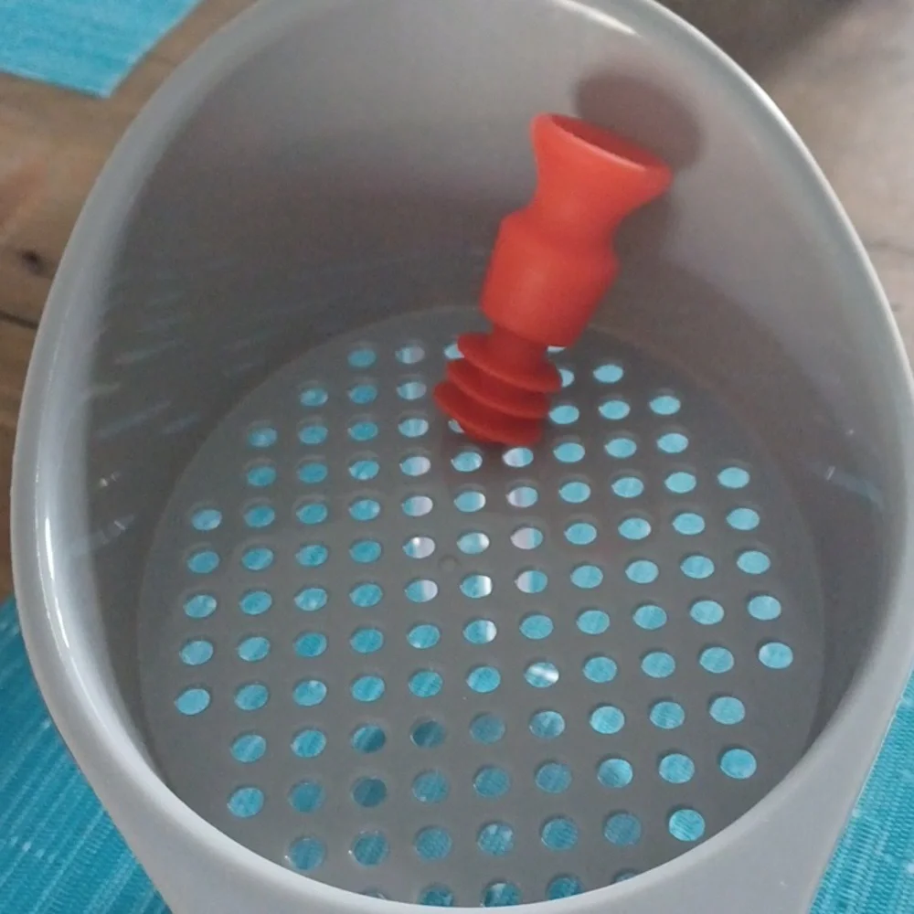 OXO gravy separator measuring cup - Picture 3 of 3